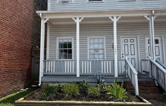 Four Bedroom Townhouse in the Fan!! Washer and Dryer in Unit!