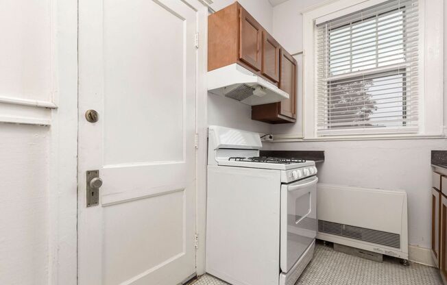 1 bed, 1 bath, 900 sqft, $850, Unit #20
