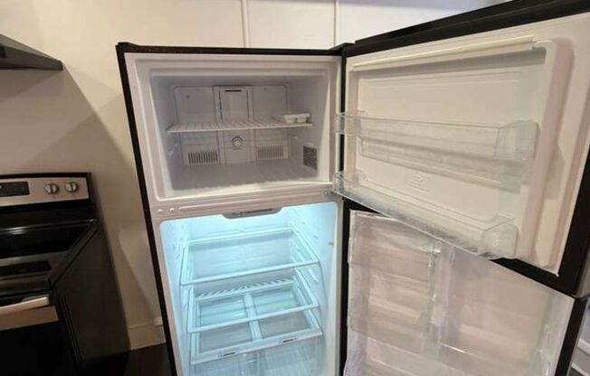 Studio, 1 bath, 500 sqft, $875, Unit Unit 403