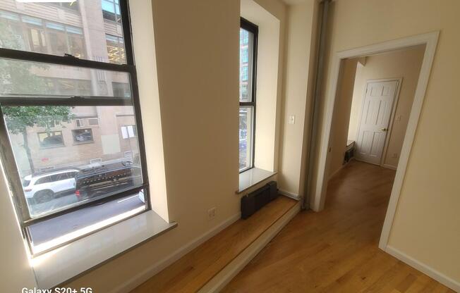 110 6 AVE
