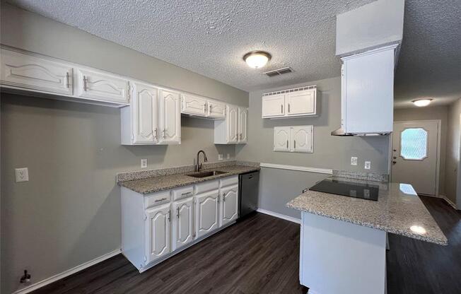 704 LYNNE LN