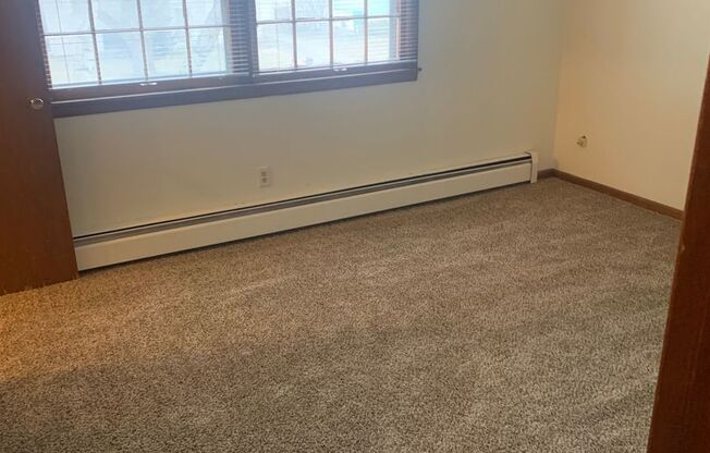 2 beds, 1 bath, $1,125, Unit A