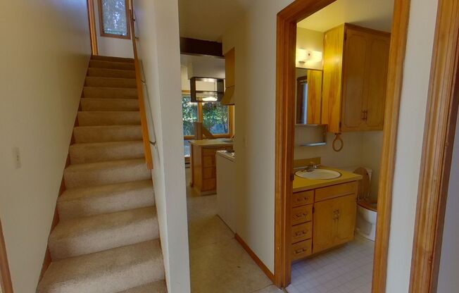 2 beds, 1 bath, $1,600, Unit 1856 Onyx Alley