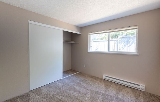 2 beds, 1 bath, 735 sqft, $1,645, Unit 05