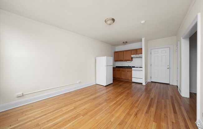 Studio, 1 bath, 365 sqft, $1,295, Unit Spaulding-217