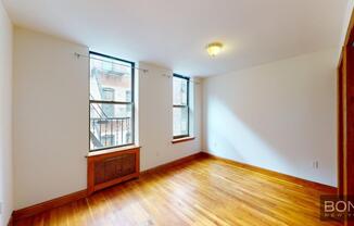 2 beds, 1 bath, $3,270, Unit 5D