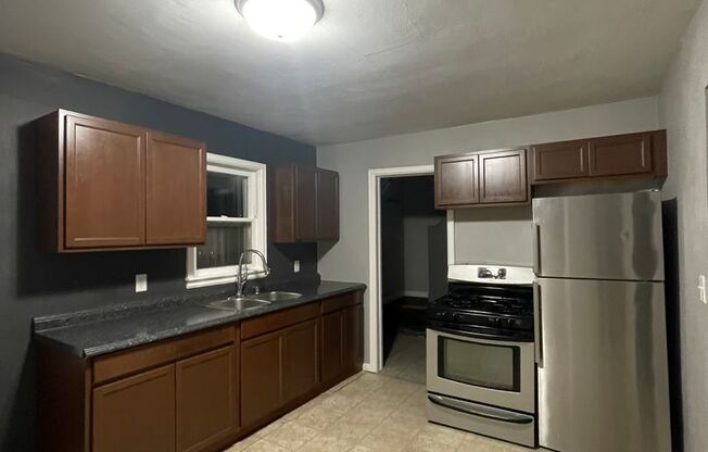 3 beds, 1 bath, $1,050