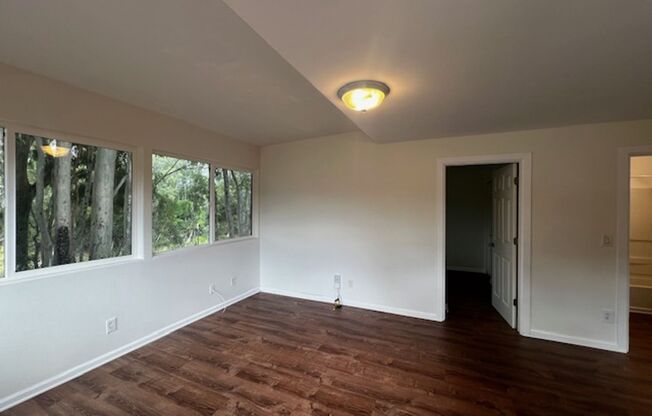 3 beds, 1 bath, $2,500, Unit B