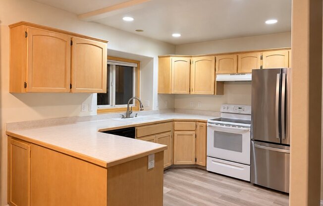 830 NE HACIENDA CT