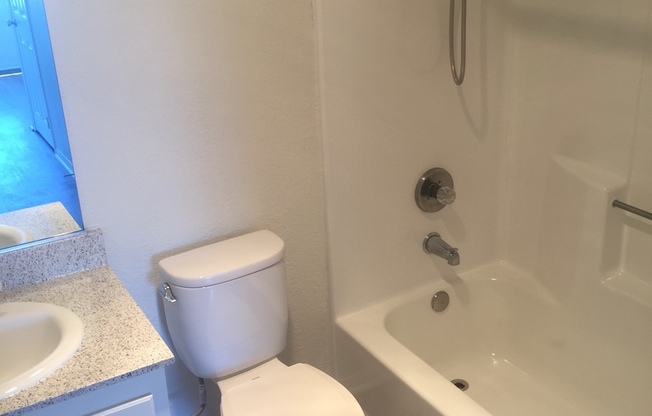 Studio, 1 bath, 350 sqft, $1,545, Unit 404