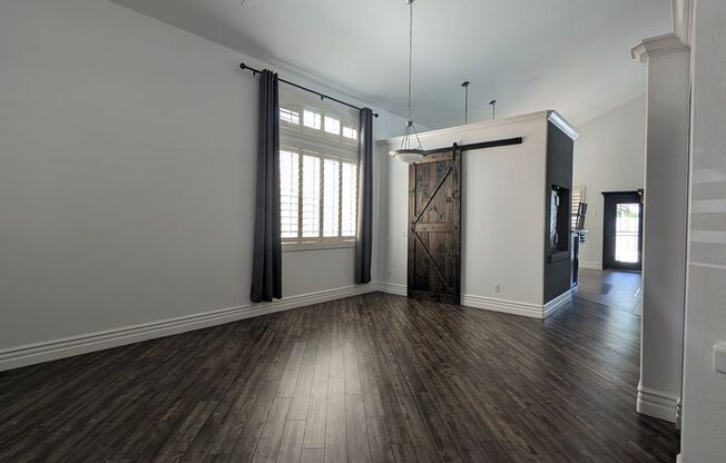 BEAUTIFUL executive style home w/ entertainer's dream backyard!