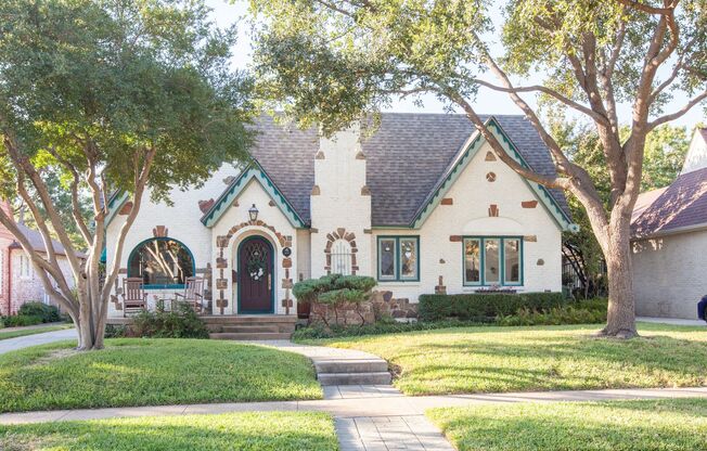 Historic HighLand Park Cottage and Backhouse with Pool