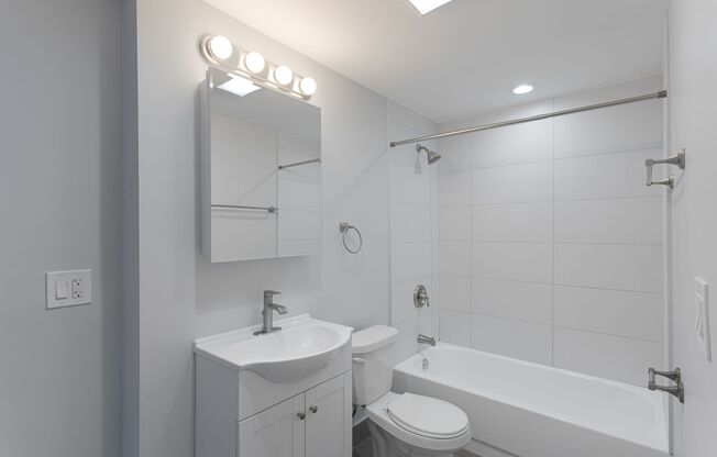 Studio, 1 bath, 250 sqft, $1,350, Unit 3B