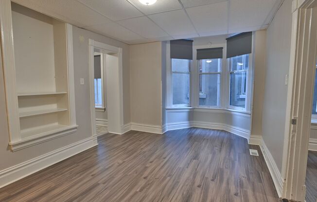 1 bed, 1 bath, 300 sqft, $985, Unit Apt 4
