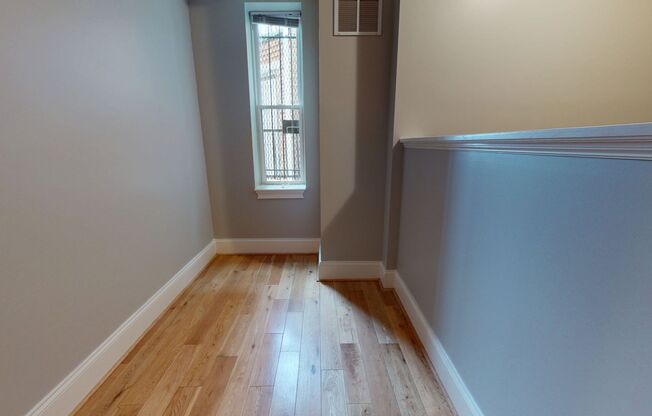 1 bed, 1 bath, 898 sqft, $1,350, Unit B