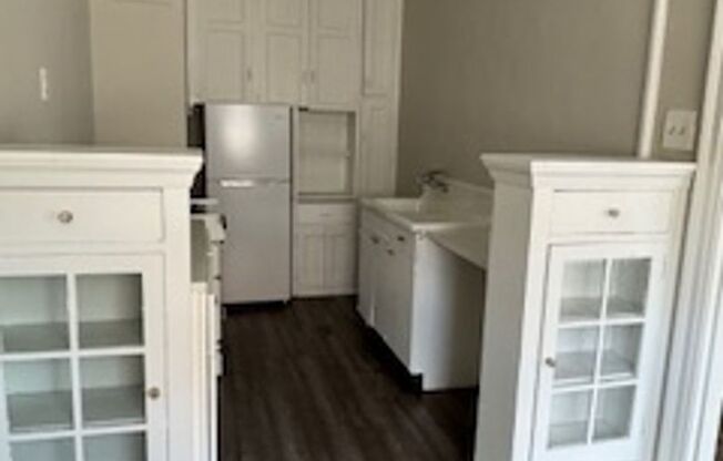 Studio, 1 bath, 300 sqft, $725, Unit 104