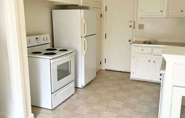 1 bed, 1 bath, 750 sqft, $800, Unit APT 3