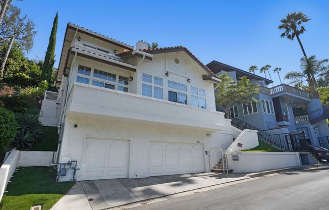 Stunning 4-Bedroom, 4.5-Bath Smart Home in Los Angeles' 90027 Area