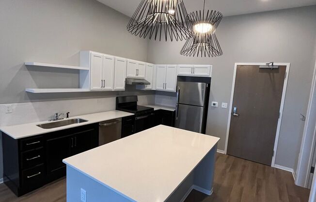1 bed, 1 bath, 665 sqft, $1,325, Unit 1323