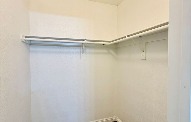 2 beds, 2 baths, $1,600, Unit # 245
