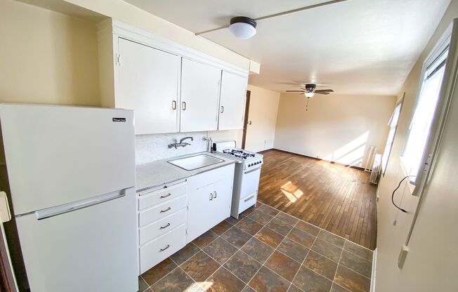 Studio, 1 bath, 350 sqft, $1,395, Unit 211 (#23)