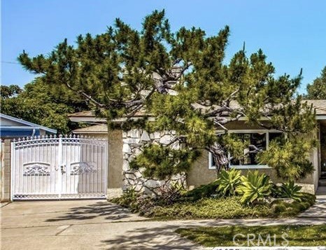 1423 E Beta Place