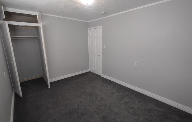 2 beds, 1 bath, $1,295