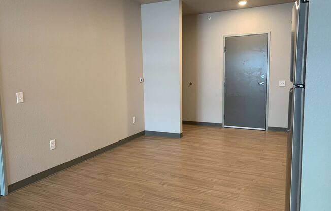 Studio, 1 bath, 734 sqft, $1,495, Unit 308