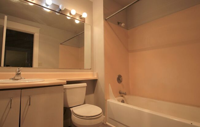 1 bed, 1 bath, 583 sqft, $1,375, Unit 120