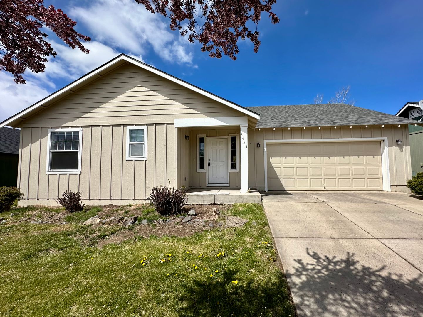 Fully Remodeled 3/2 in Redmond!