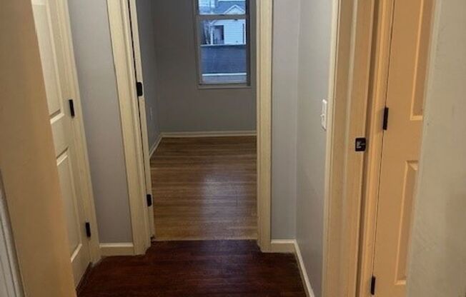 2 beds, 1 bath, $1,350, Unit 50