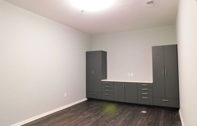 3 beds, 2 baths, 1,401 sqft, $2,160