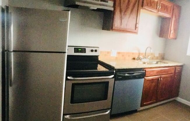 2 beds, 1 bath, 750 sqft, $1,195, Unit B05 1038 18