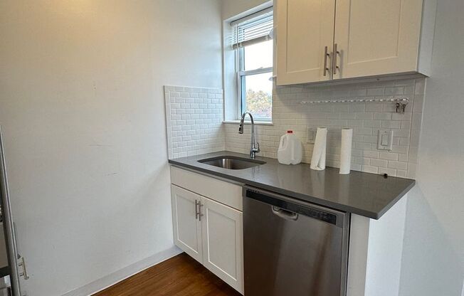 1 bed, 1 bath, 416 sqft, $1,900, Unit 105 Summer #406