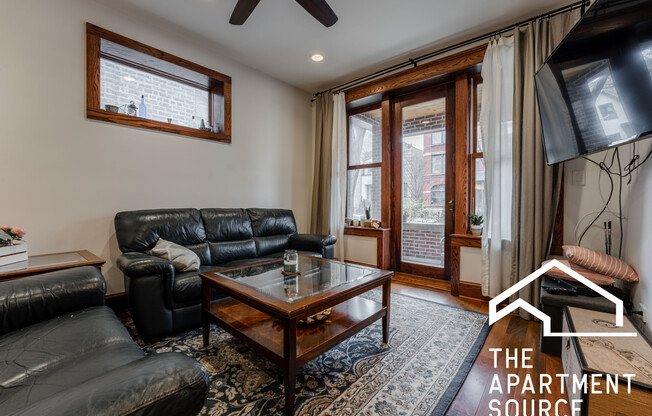 1019 W Oakdale Ave, Chicago IL 1