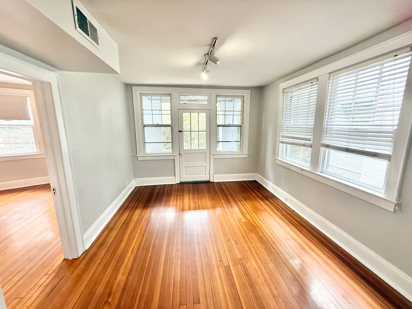 **BEST DEAL**Ghent -2 Bedroom condo 2nd Floor w/veranda!