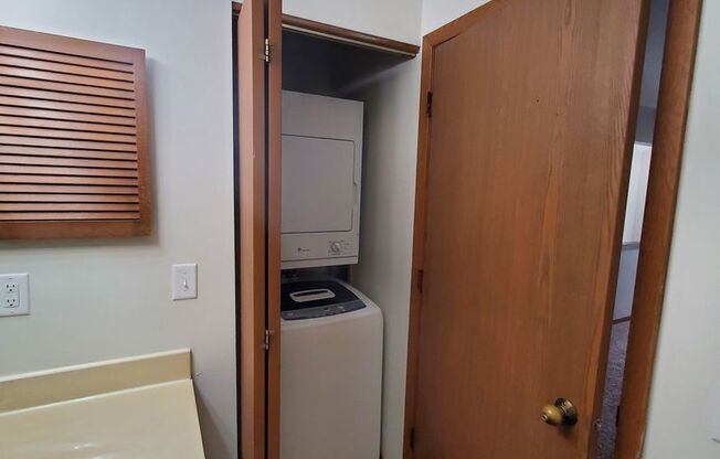 2 beds, 1.5 baths, 950 sqft, $1,434, Unit 5811-2A