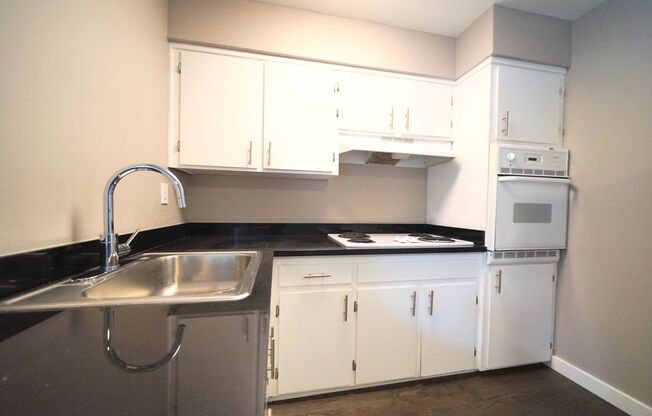 1 bed, 1 bath, 700 sqft, $2,500, Unit 4