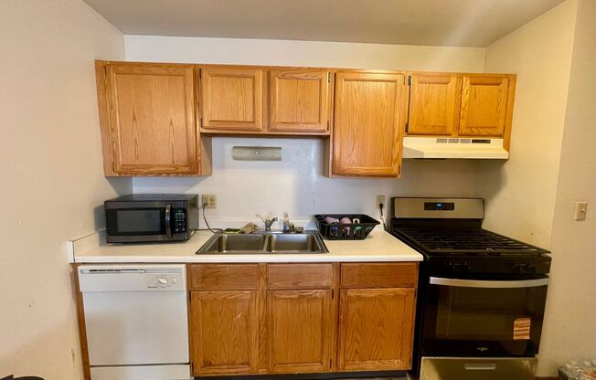 1 bed, 1 bath, $1,095, Unit 304