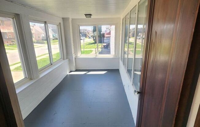 3334 E 146 ST