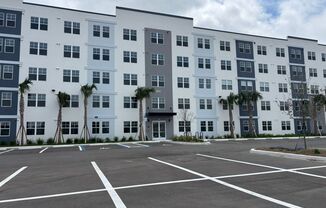 Modern 2 Bedroom + Den Condo Near The Mall at Millenia
