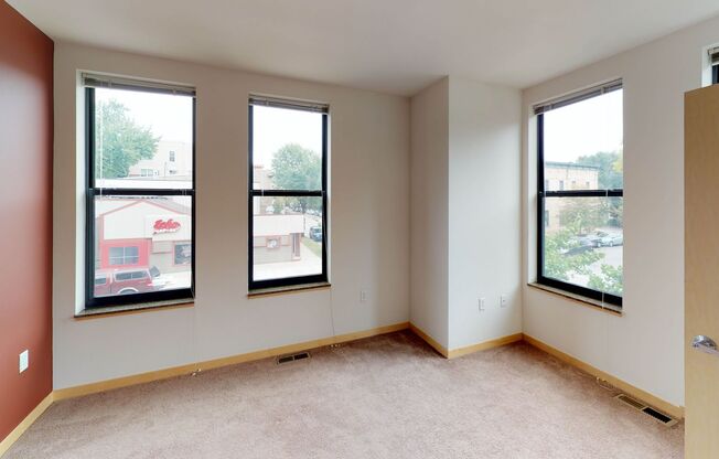 2 beds, 1.5 baths, $2,450, Unit 602 W Main St