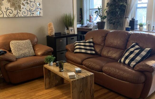 1 bed, 1 bath, $2,400, Unit 10