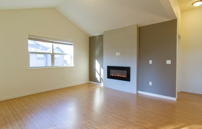 **Move in special of 50% off the first month's rent!** Incredible Top Floor Unit with Parking, Balcony, Community Pool, & Laundry in Unit