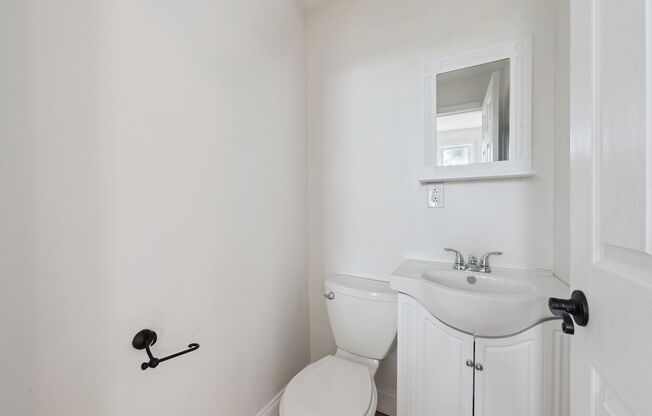Stunning 2 Bedroom home in Greensburg available September 1!