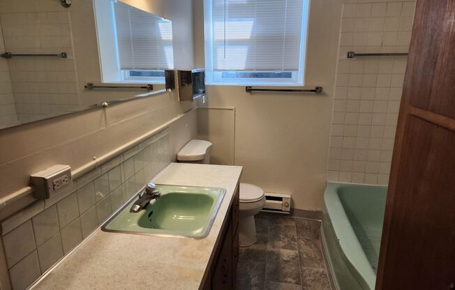 2 beds, 1 bath, 650 sqft, $895, Unit Z