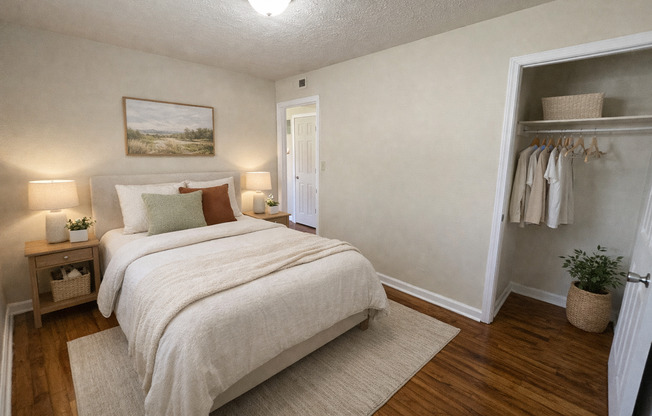 2 beds, 1 bath, 700 sqft, $899, Unit 2443