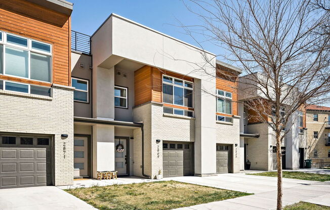 2869 W PARKSIDE PL