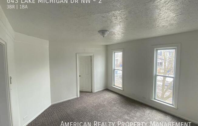 643 LK MICHIGAN DR NW