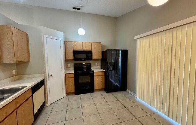 Nicely-Maintained 3/2 Home in Azalea Park
